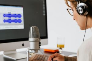 Voicemail Drops vs. Cold Calling: Which is More Effective for Lead Generation?